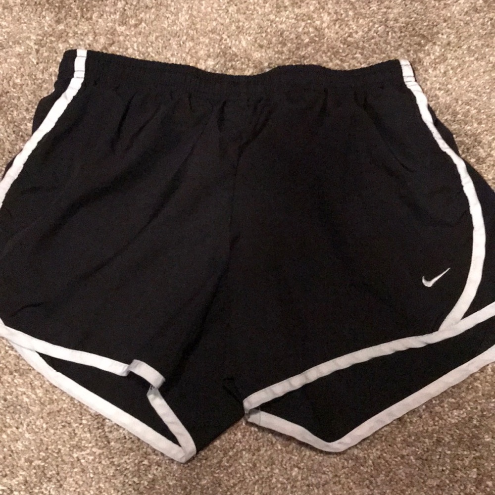 Women’s large Nike black short